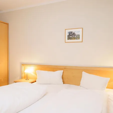 Apartment 632, Seepark *